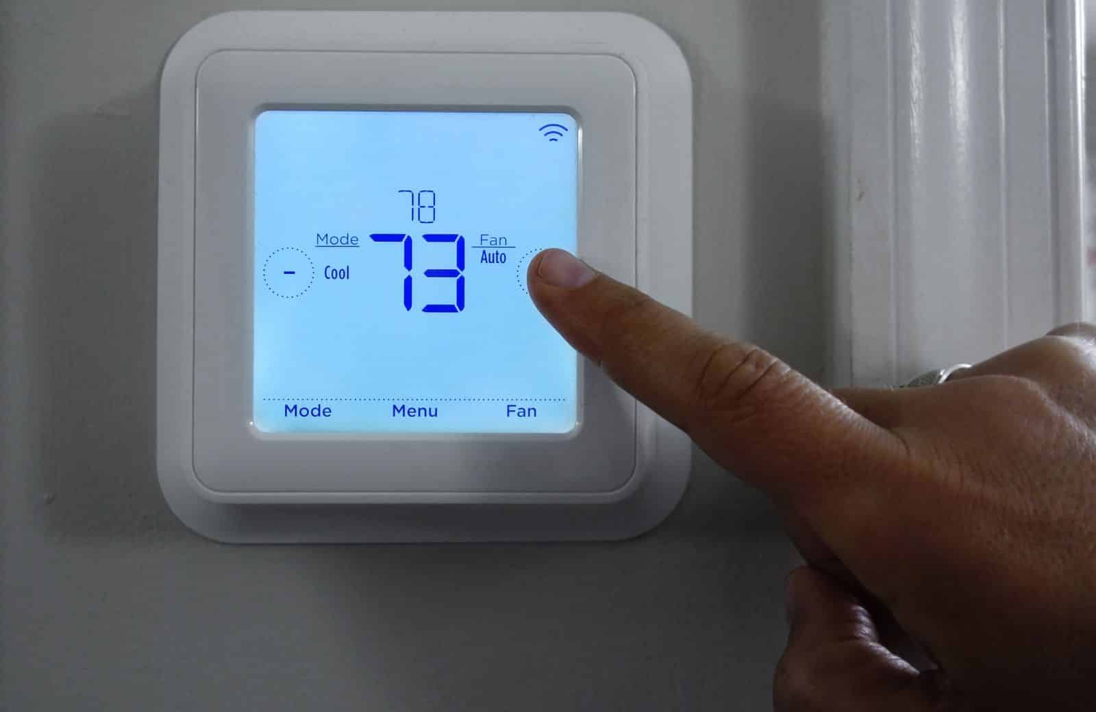 The Benefits and Uses of Smart Thermostats with ACs Aircon Experts